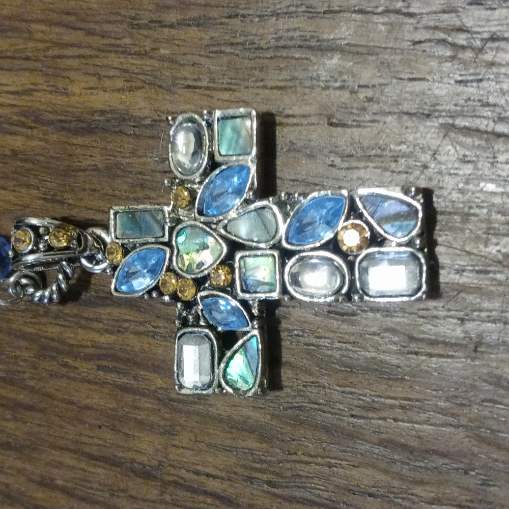 Cookie Lee cross necklace - Picture 4 of 4